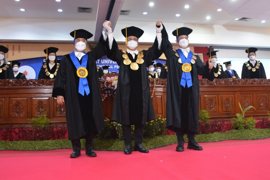 A group of people in graduation gowns and caps

Description automatically generated with medium confidence